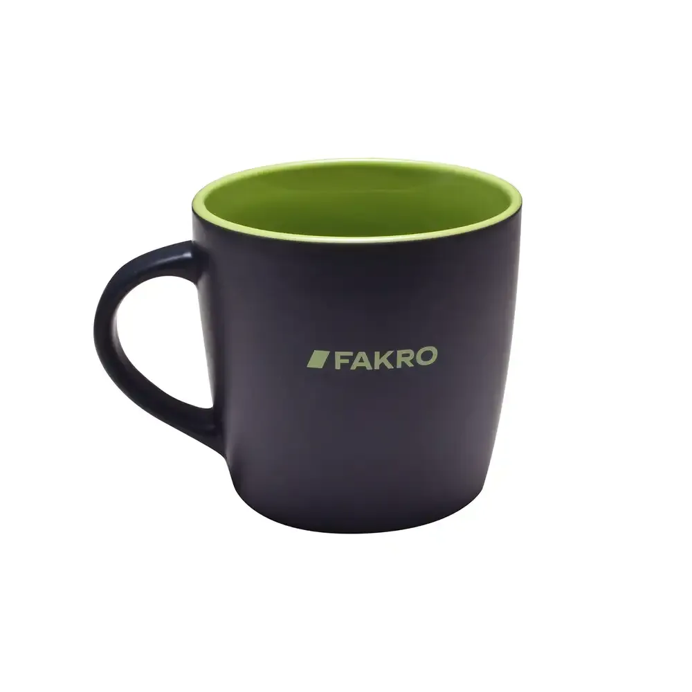 Černý hrnek s logem FAKRO